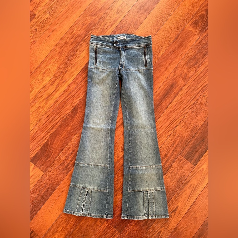 Y2K Flare Jeans with Front Zipper Pockets – Vintage Low Rise Denim Pants Size S